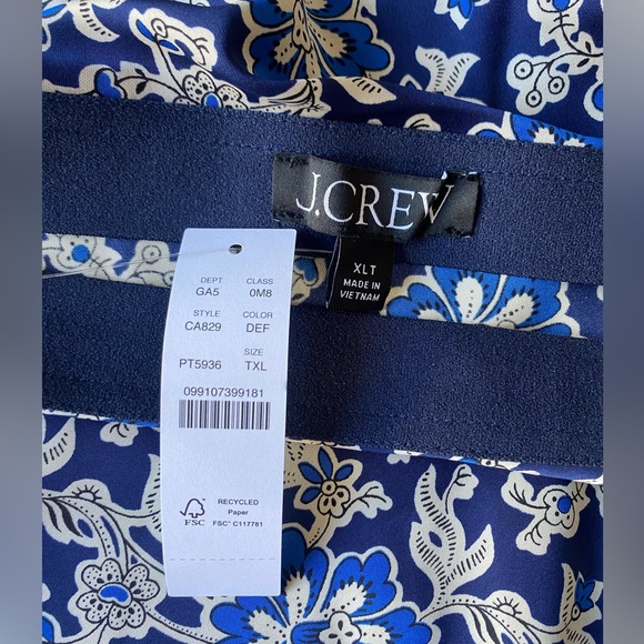 Gwyneth slip skirt in floral luster charmeus NWT
XL Tall - Picture 3 of 3